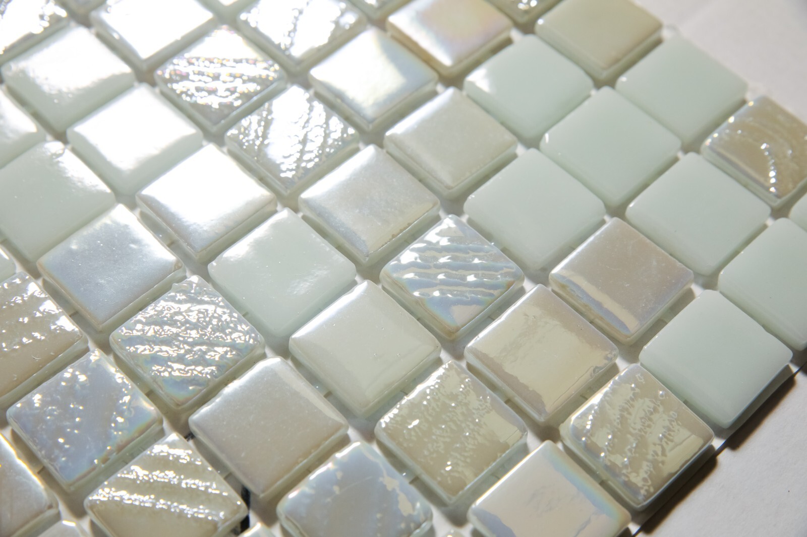 Pressed Glass Mosaic on Pool Net 32.5×51.5 – Alves Blend White Pool