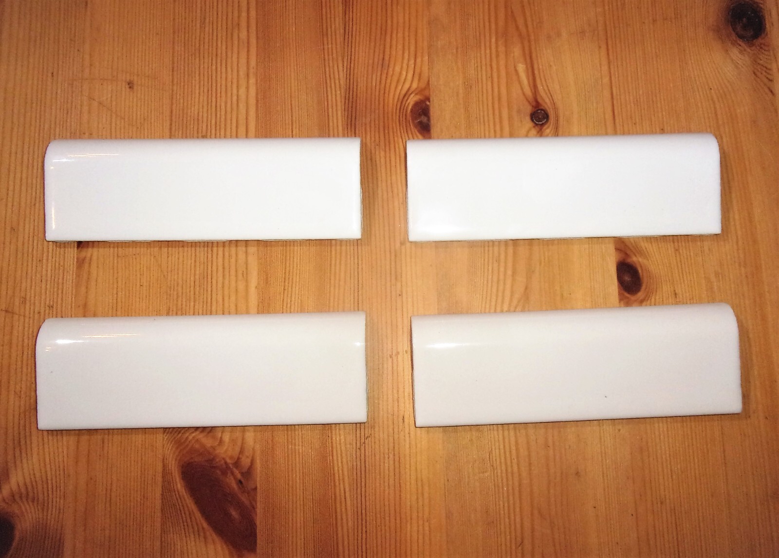 Lot of 4 NOS US Ceramic Tiles Co U072 A4200 Snow White 2″ x 6″ Radius Cap Bright