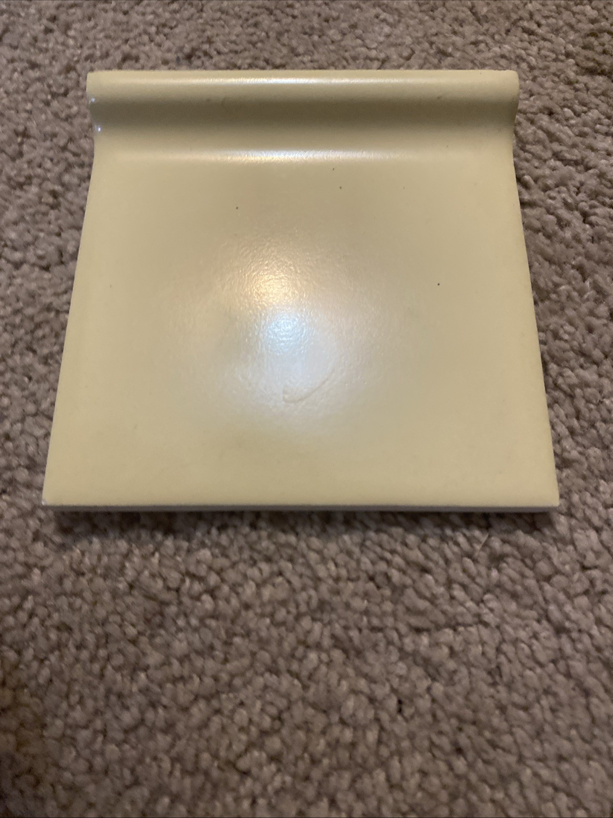 VINTAGE LIGHT YELLOW GLOSS CERAMIC WALL TILE COVE BASE 4-1/4″ X 4-1/4″ Lot Of 4