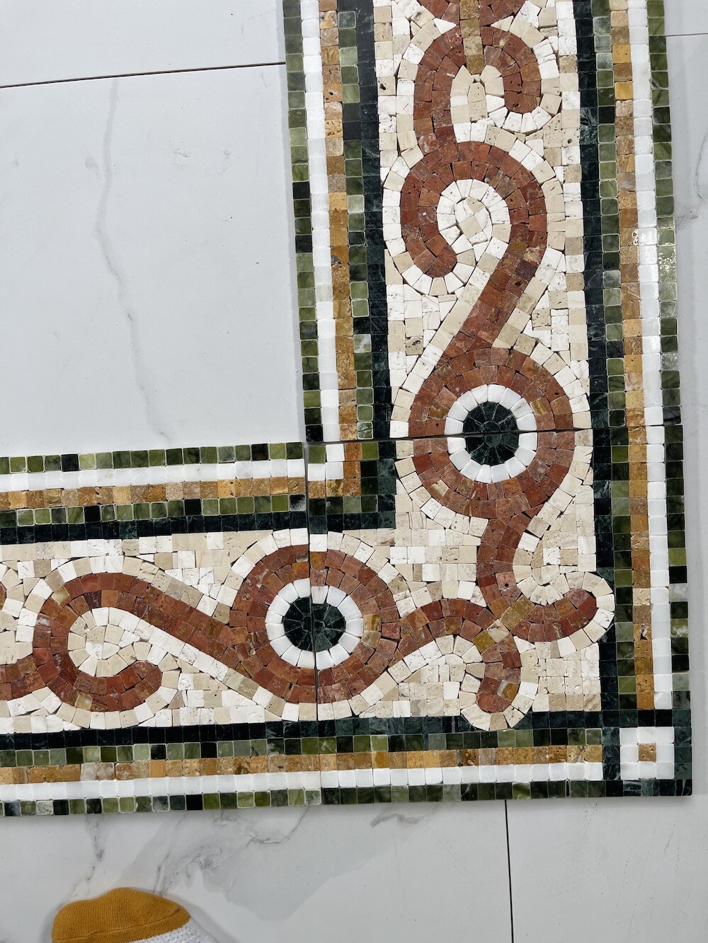 B0113CP Coral Seagrass 8.3×8.3 Marble Mosaic Border Corner Tile Polished