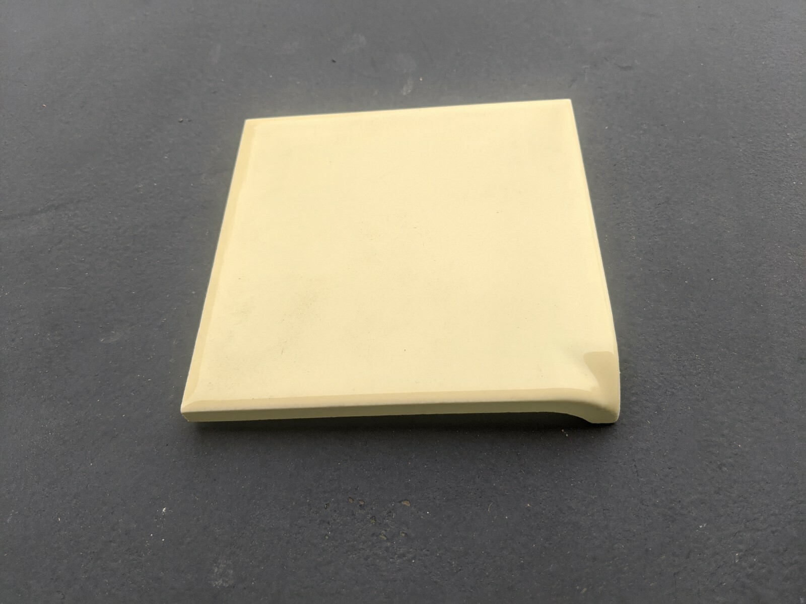 1 pcs of American Olean Ceramic Tile 4 1/4″ AM4402 Buttercup Yellow Glossy