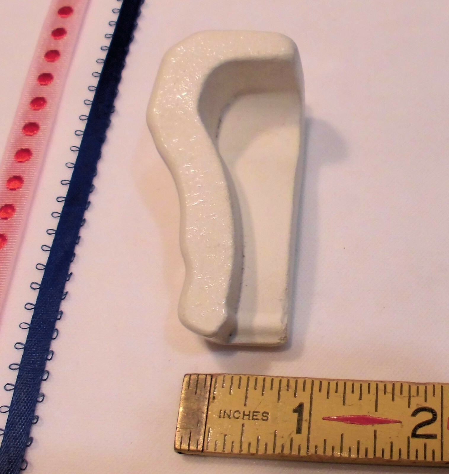 Biscuit Ceramic Chair Rail Tile 2-1/2″ X 1″ Corner #22SRACN1P2 American Olean