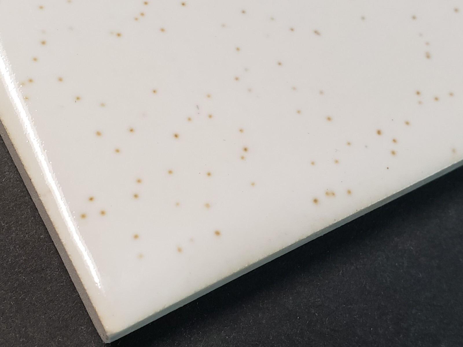 Vtg. Lot of 4 TILECREST Ceramic Cove Edge Tiles – 4 1/4″ White w/Gold Flake NEW