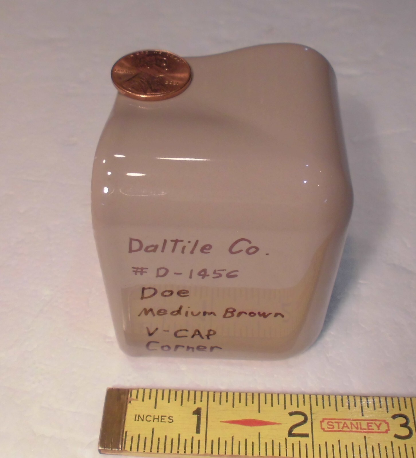 1 pc. Medium Brown – Doe: V Cap Corner Ceramic Trim Tile Counter Edging, Daltile