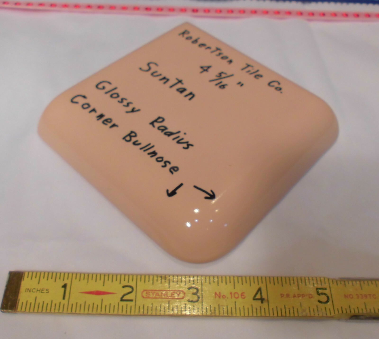 1 pc. Corner Bullnose; Suntan Glossy Ceramic Tile by Robertson 4-5/16″ Mudd Cap