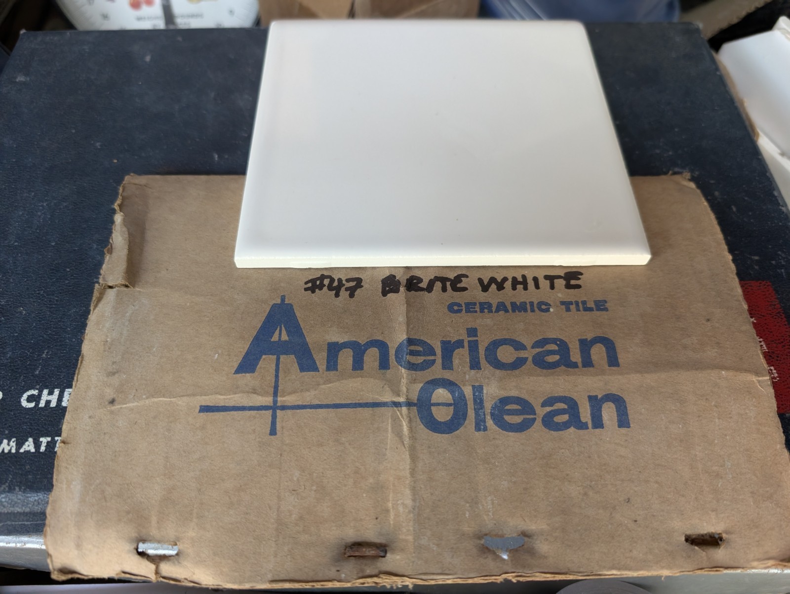 1 pc Vintage American Olean Gloss Brite White #47 Tile Mud Bullnose 6″x6″ A3602