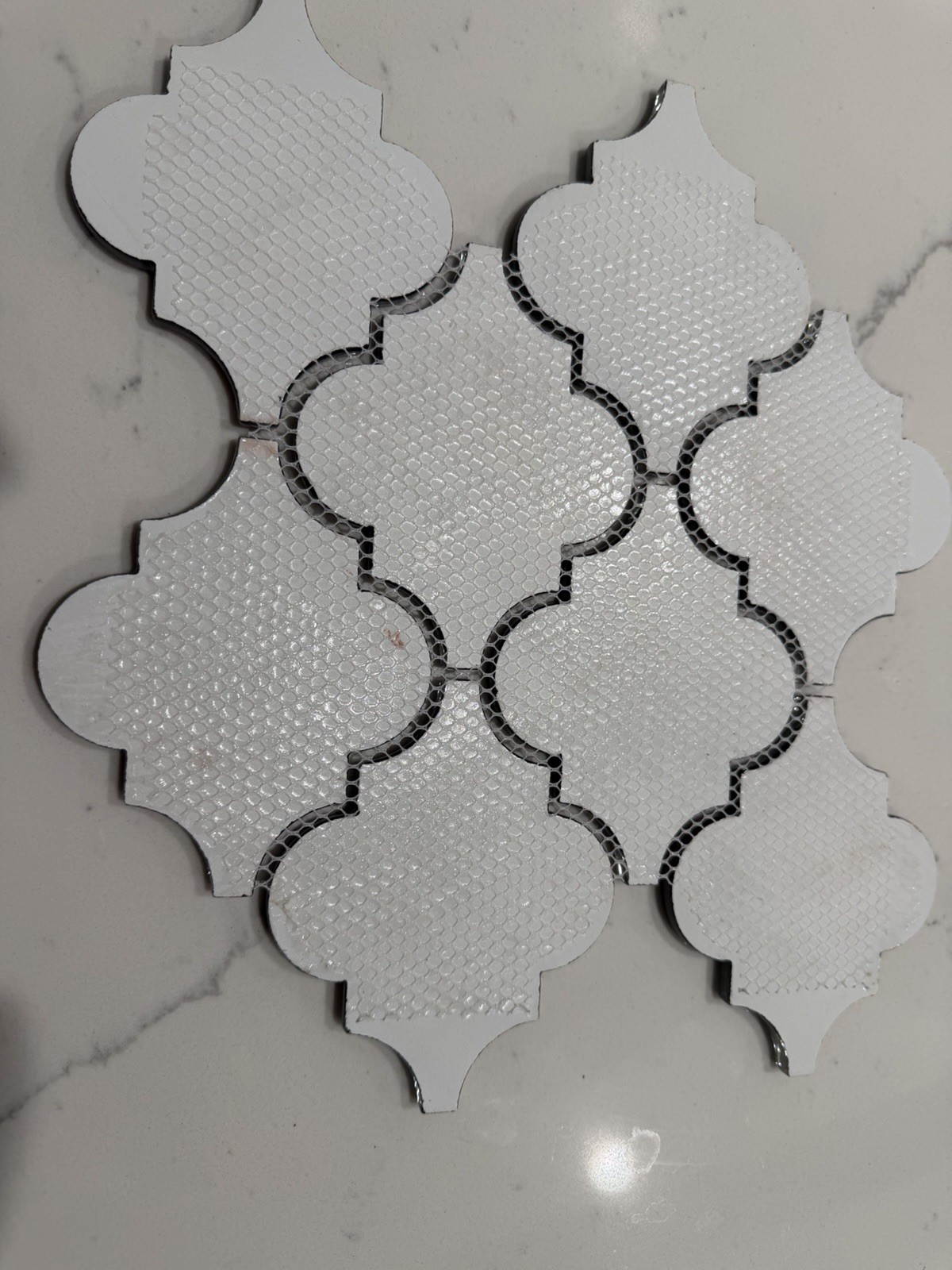 True Gray Arabesque Glossy Glass Mosaic 11″x12″ Offset. GIORBELLO G9132