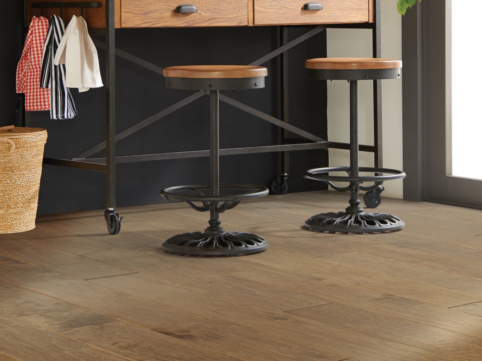 Shaw SW548 Yukon Maple 6-3/8″W Heavy Scraped Engineered Hardwood – Gold