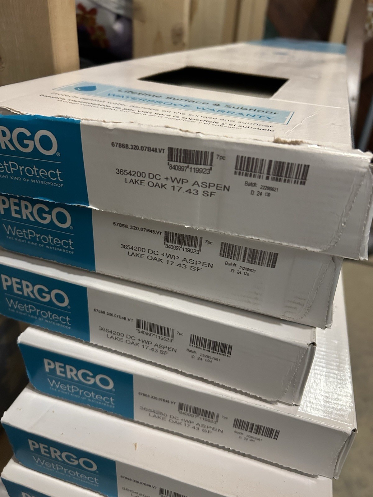 Pergo WetProtect Aspen Lake Oak Interlocking Floor Tiles