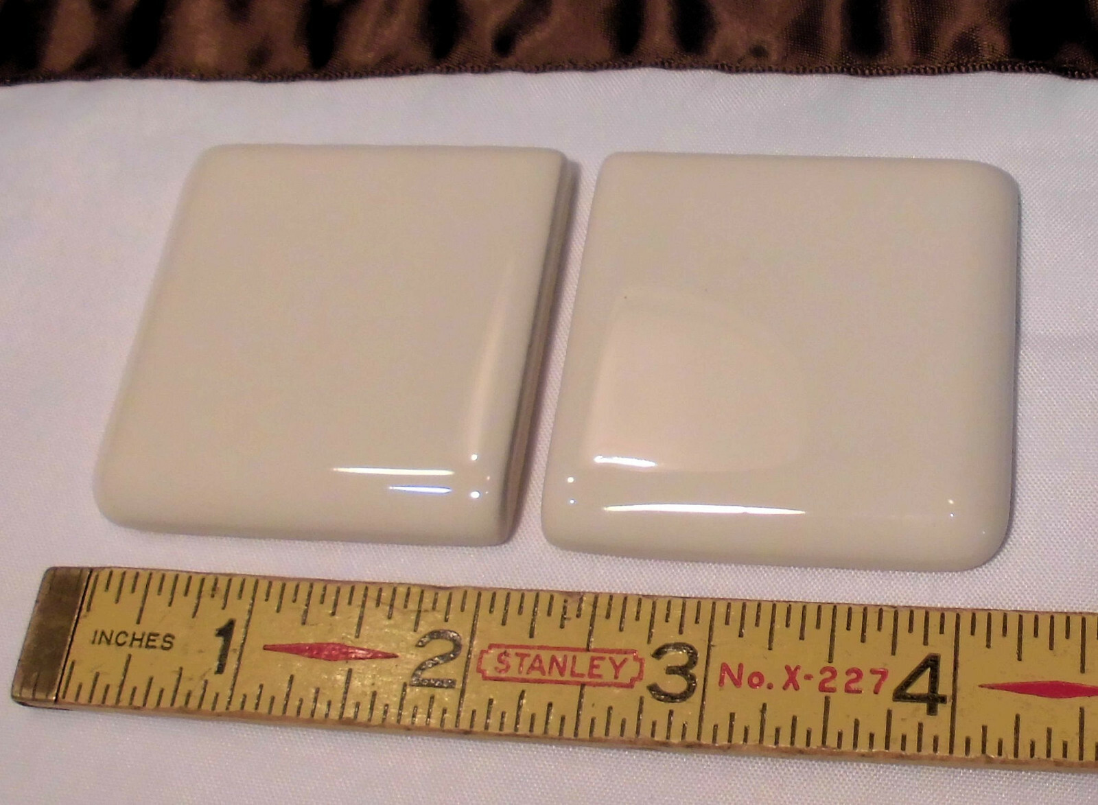 2 pcs. Glossy Biscuit 2″ X 2″ X 5/16″ Ceramic Surface Bullnose Corner Tiles NEW