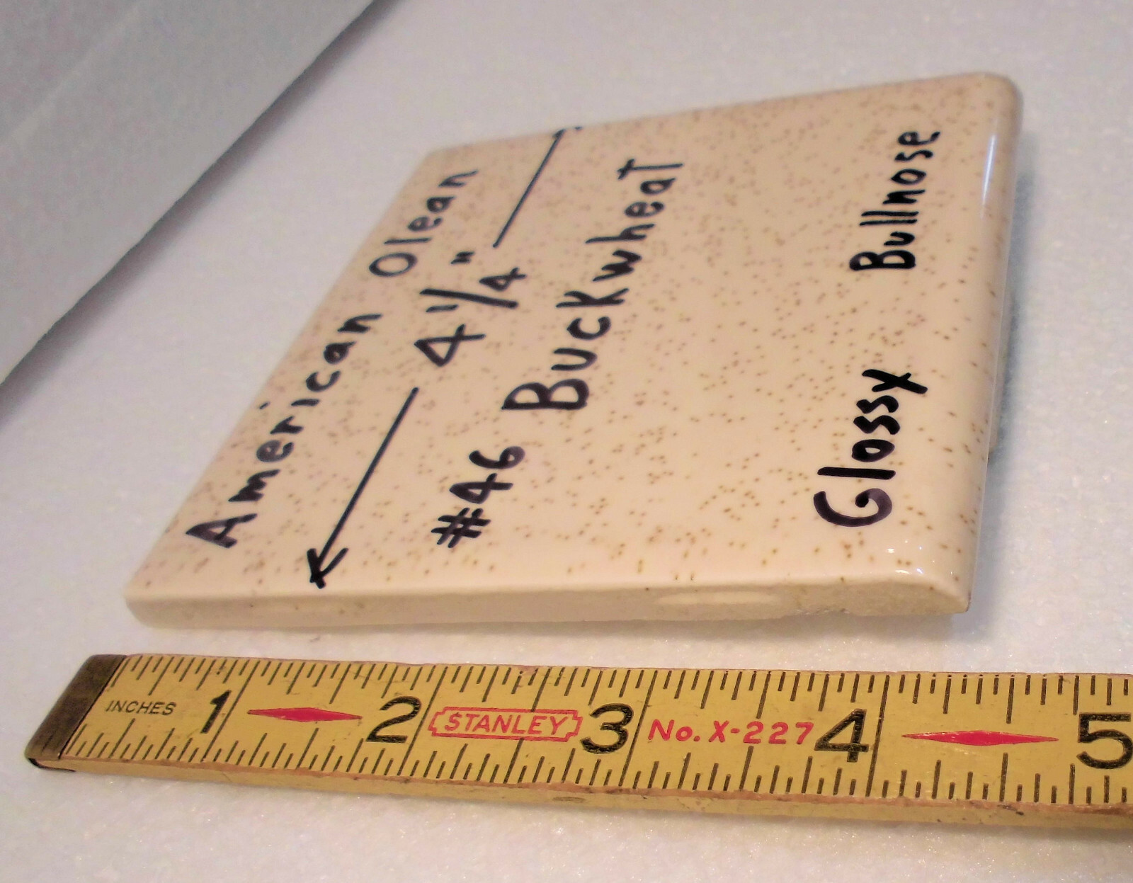 1 pc. *Buckwheat* Glossy Bullnose Ceramic Tile #46 by American Olean 4-1/4″ NOS
