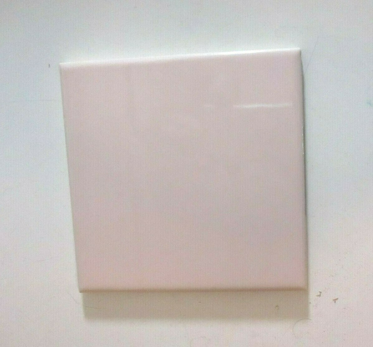 1 Wall Tile US Ceramic 724764 091004 Gloss Light Pale Pink 4-1/4″ Vintage 1990s