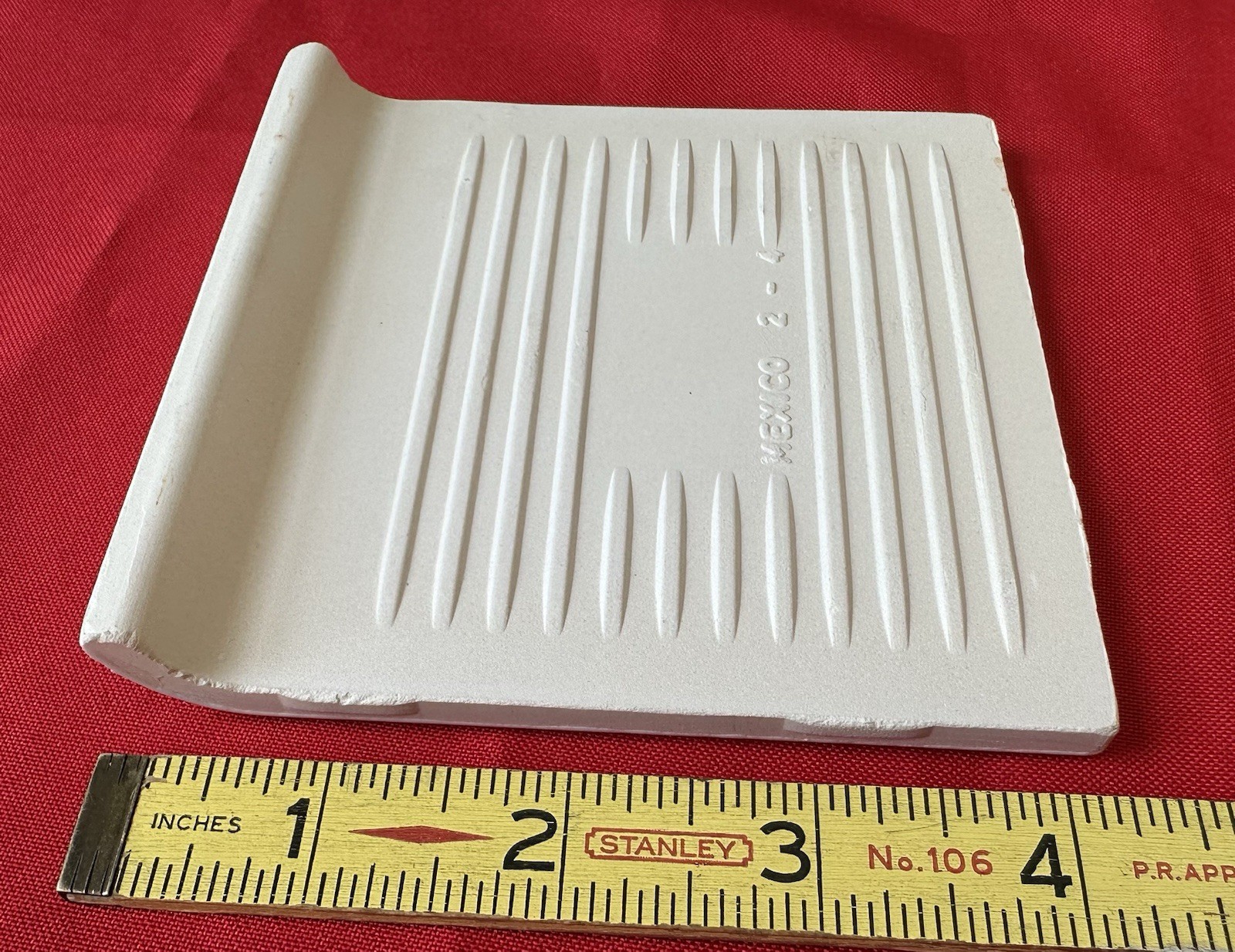 1 pc. Ice White: Gloss Radius Bullnose Ceramic Tile 4-1/4″ American Olean, New