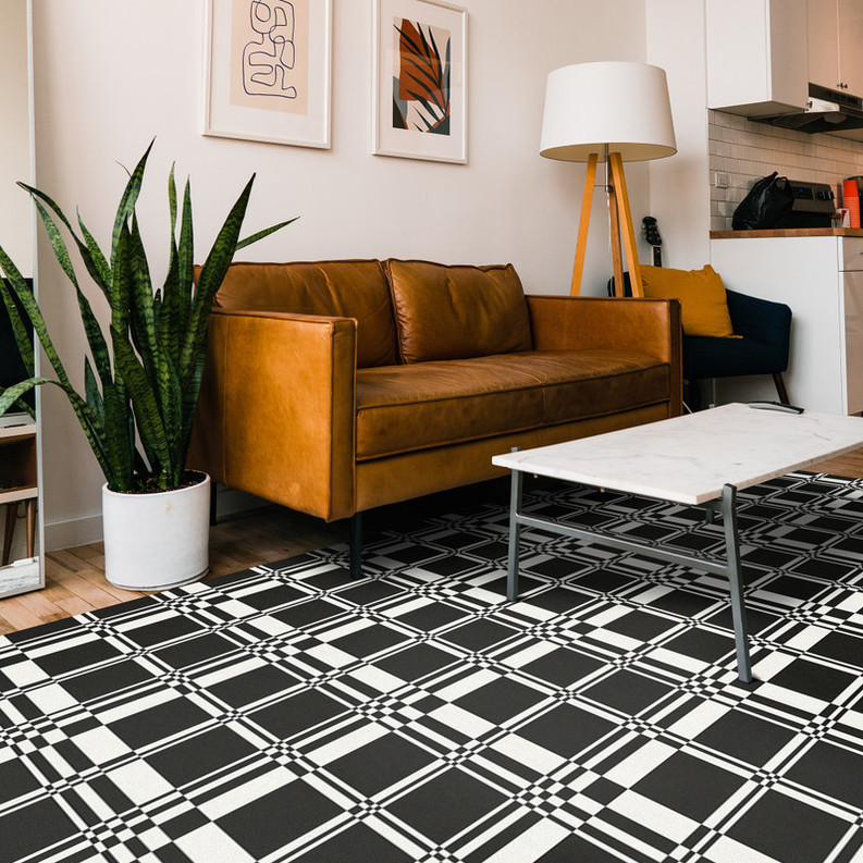 Checkmate’ Plaid Non-Slip Indoor/Outdoor Rug Black 2′ x 3′