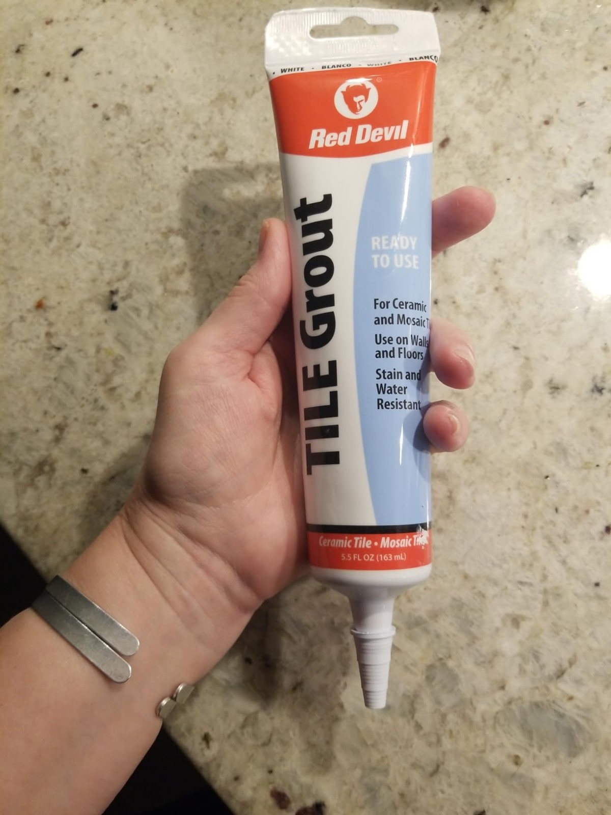 Red Devil 0425 Pre-Mixed Tile Grout Squeeze Tube 5.5 oz White Excellent adhesion