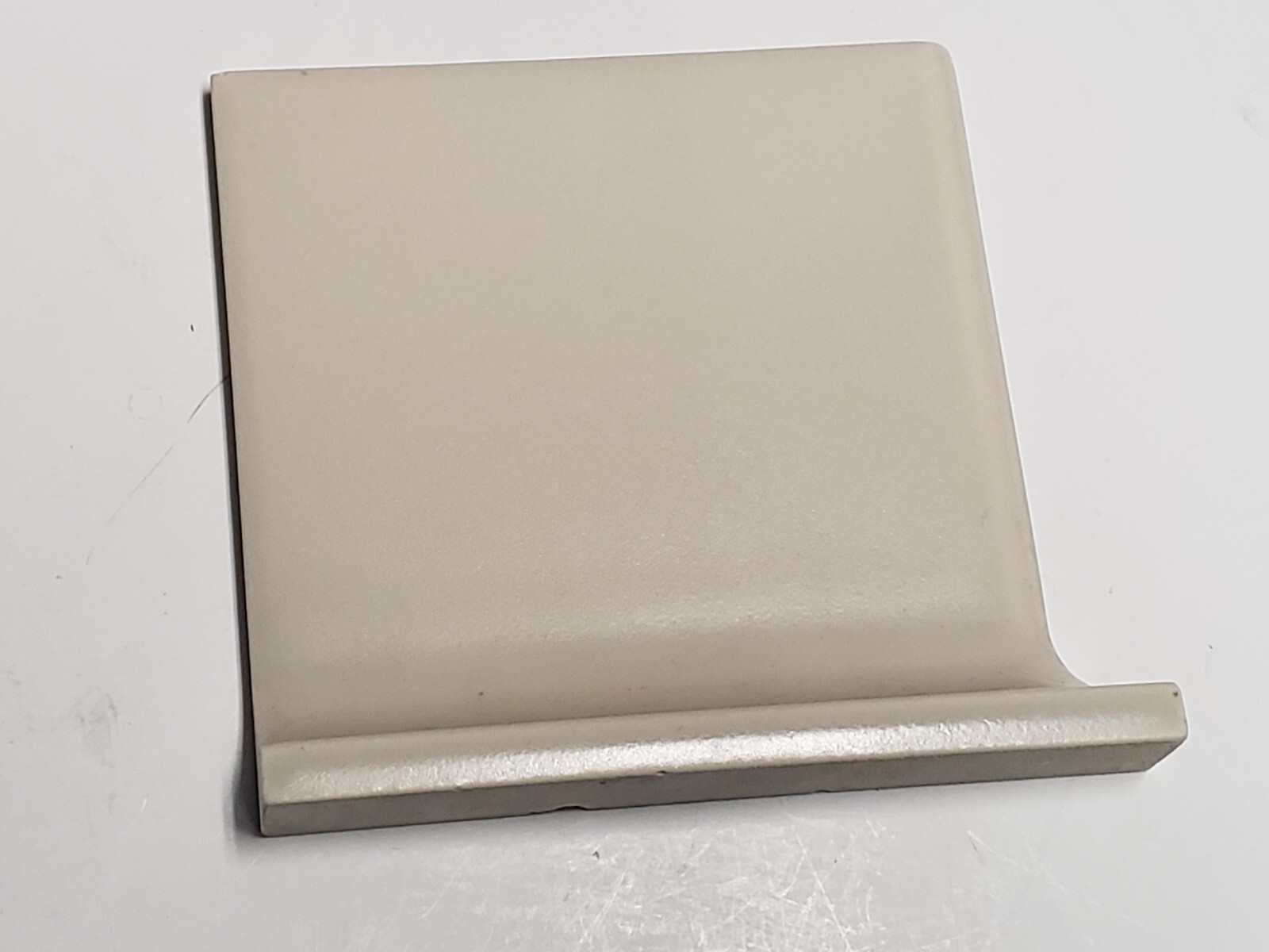 Vtg. American Ceramic Tile Corner Base Bullnose – Cream Putty SCL-3401