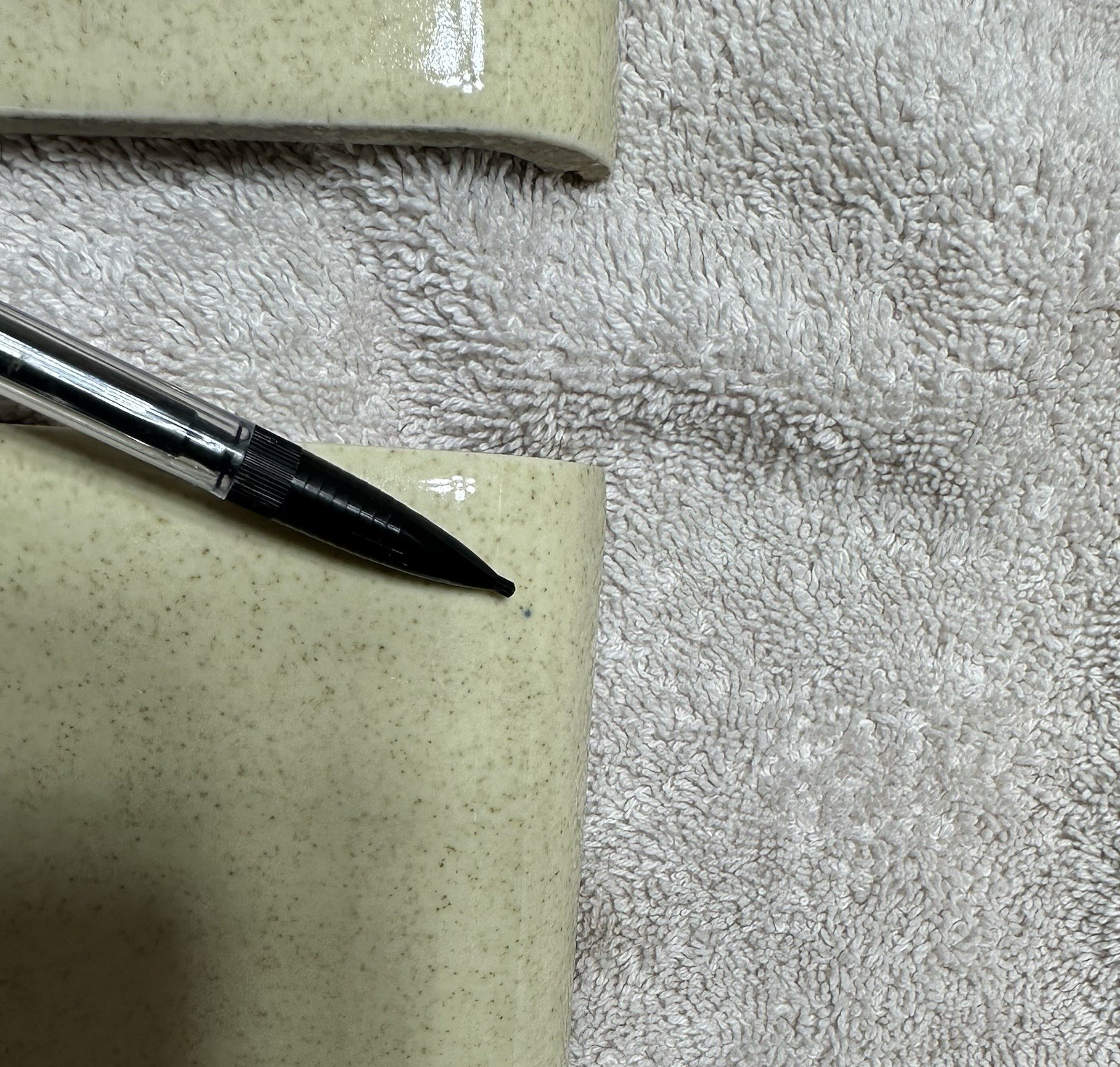 1 pc. Oatmeal: Glossy Ceramic Radius Bullnose tile 4-3/8″ Speckled Beige Defects