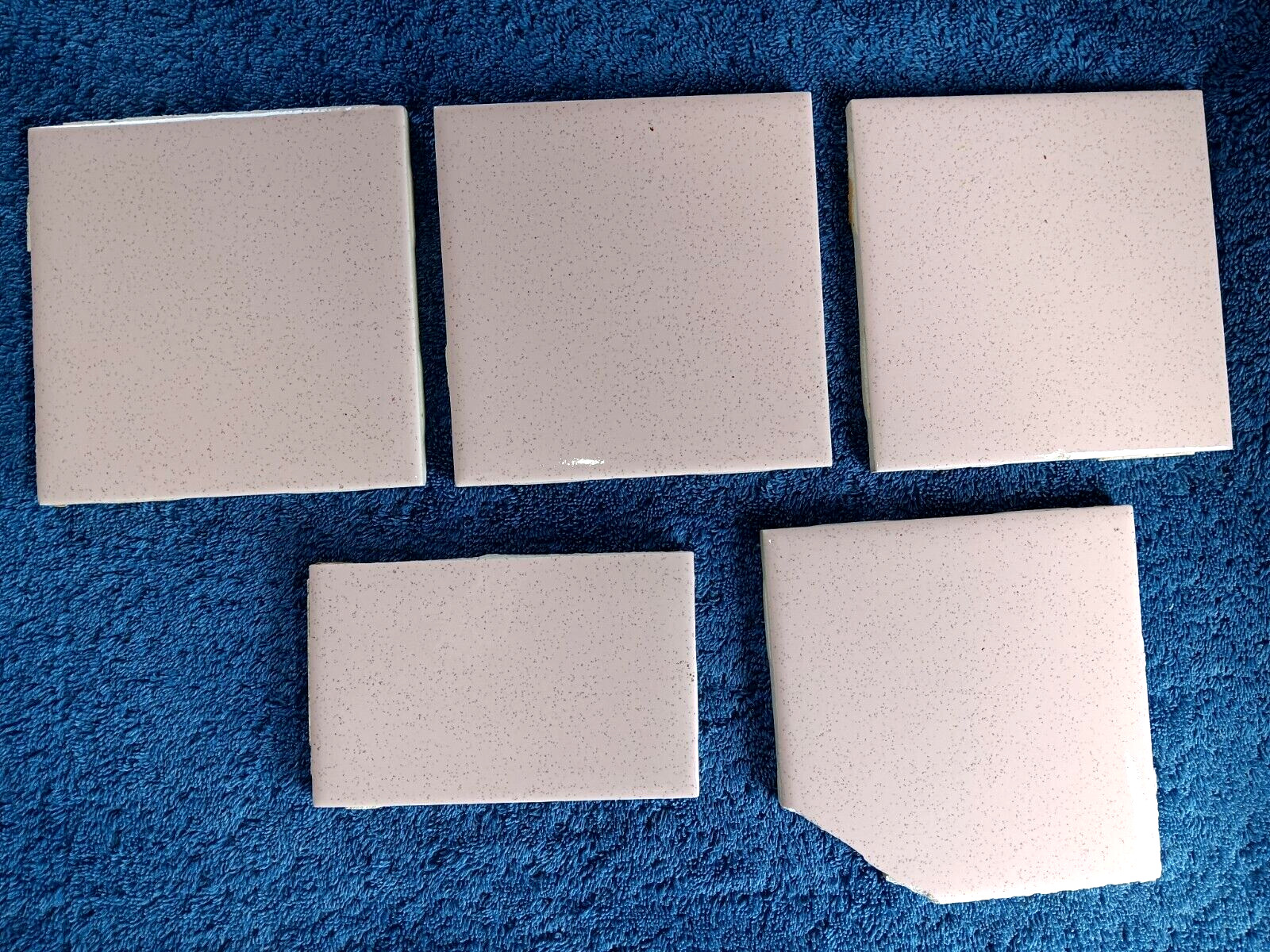 Robertson USA 4-3/8″ Sq. Pink Speckled Gray Ceramic Wall Tile 50s 60s VTG BR 3+