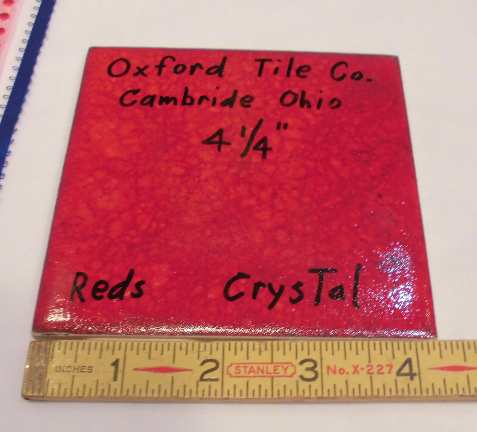 1 pc. *Red Vanes* Glossy Ceramic Tile 4-1/4″ by Oxford Co., Cambridge Ohio, NOS