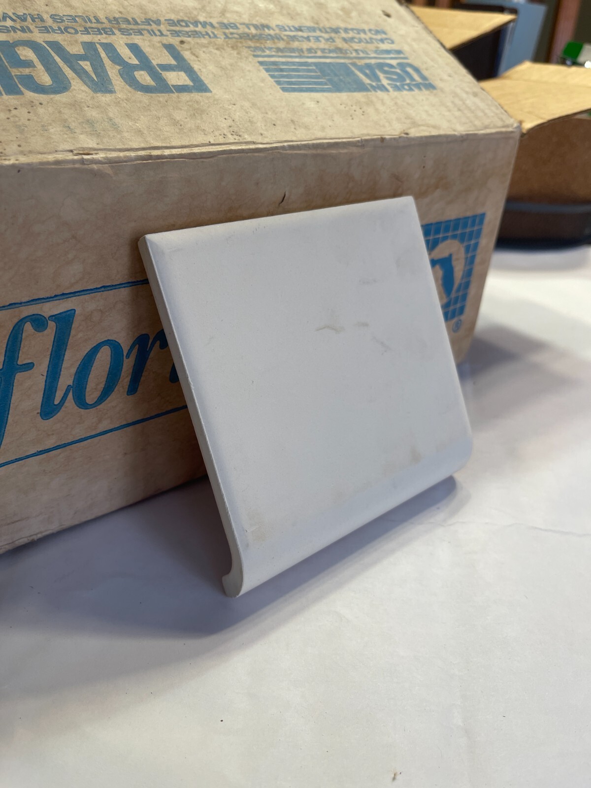 Vintage Florida Tile | Base Cove | 4 3/8″ x 4 3/8″ | Buff | NOS – New Old Stock
