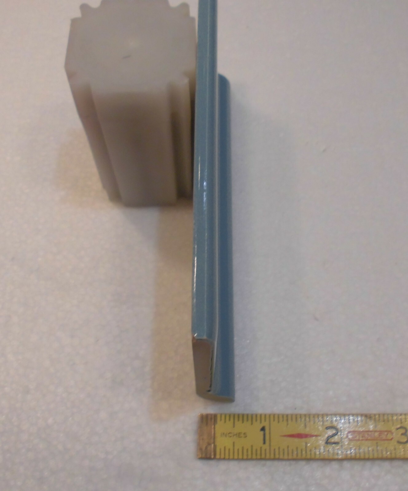 1pc. H & R Johnson: Bullnose Top Cove Base Ceramic Tile; 2-7/8″ X 6″ Glossy Blue