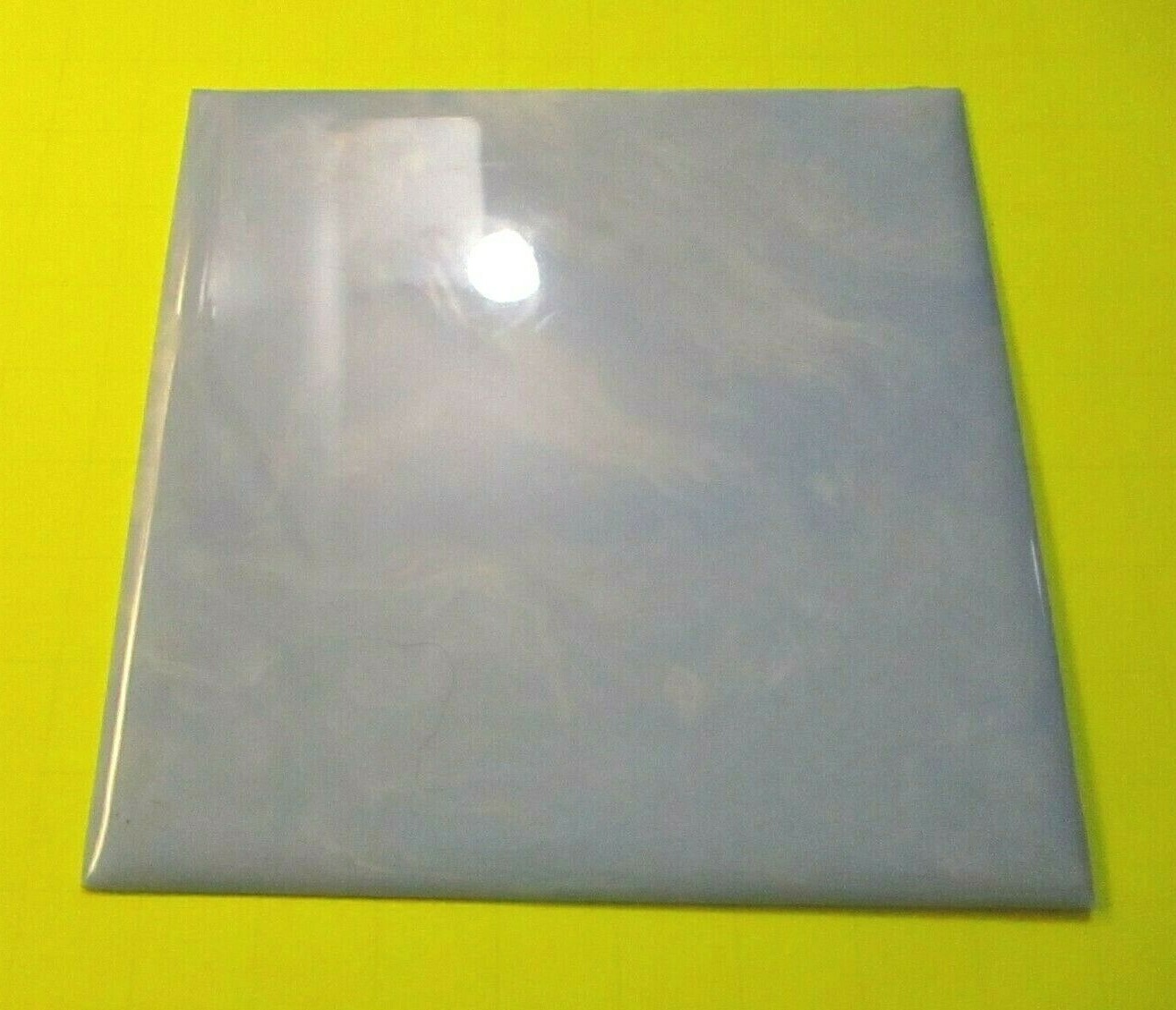 1 Plastic Wall Tile Pittsburgh USA Pale Sky Blue Marbled 4-1/4″ Polystyrene Vtg