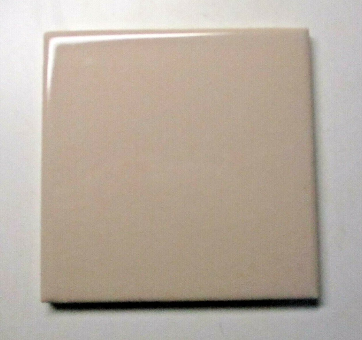 1 Wall Tile FT Florida USA 4-3/8″ Square 1980s Gloss Fawn Beige Ceramic Vintage