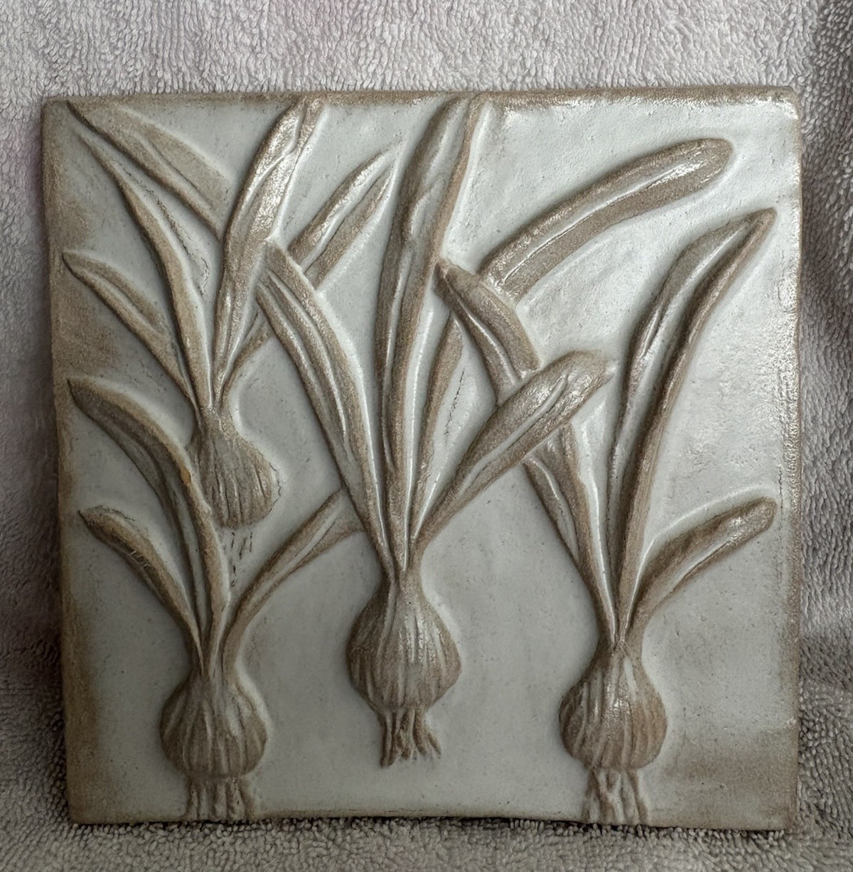 1 Ceramic Square Decorative Tile: 4 Onion Garlic Shoots Whitewashed Clay Tile