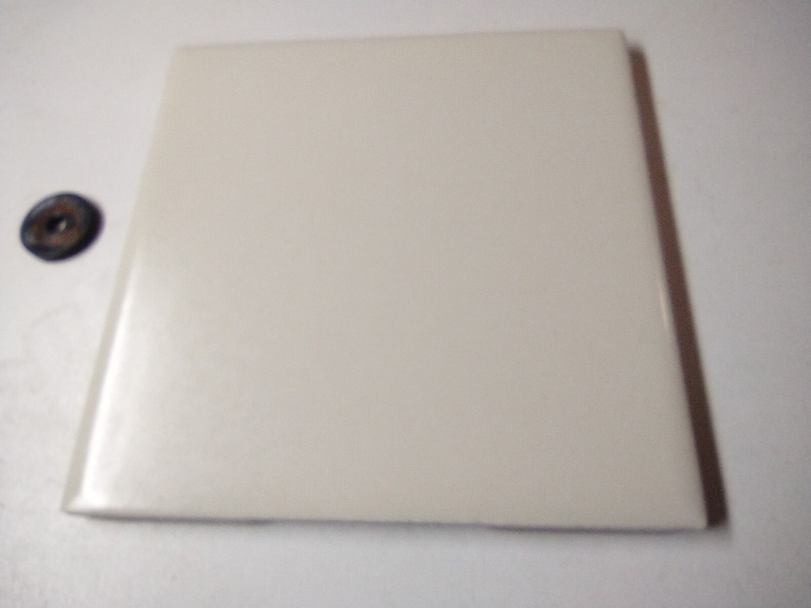 1 Wall Tile US Ceramic USA 4-1/4″ Square Satin Very Pale Eggshell Yellow Vintage