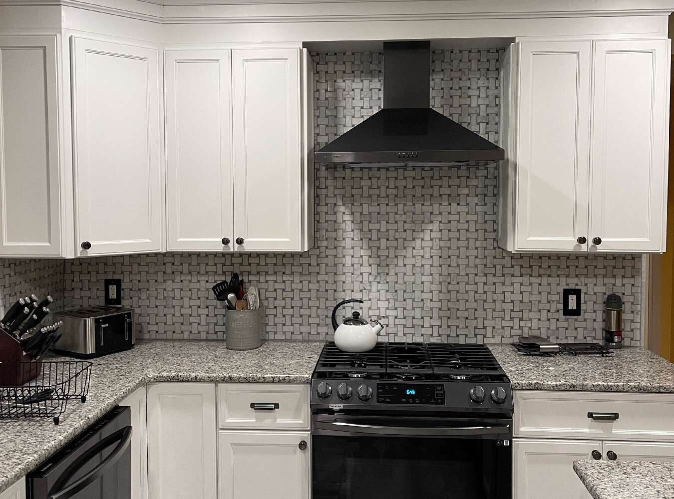 C657XH White Carrara Marble Basketweave Mosaic Tile Dark Gray Dots Honed