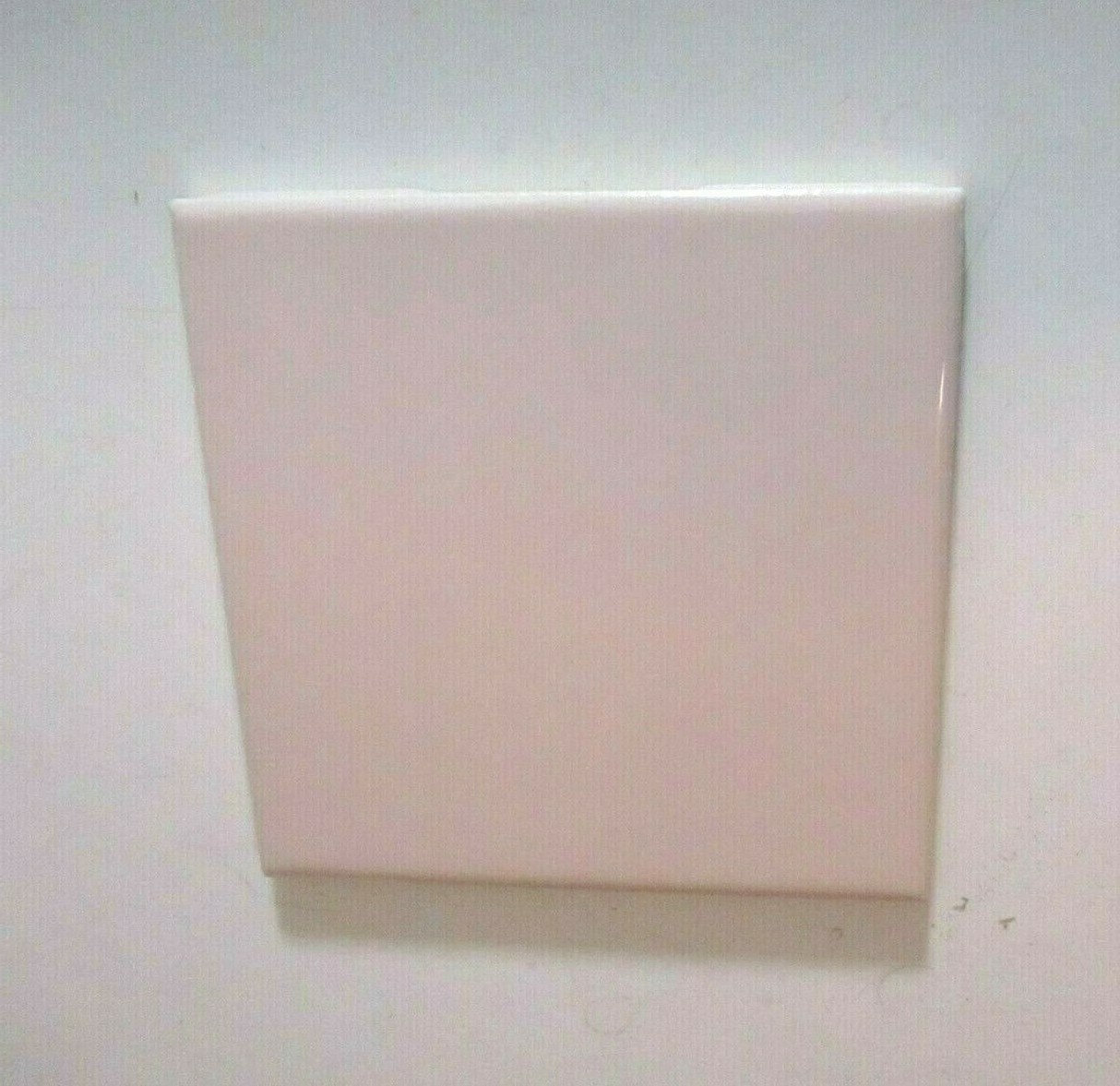 1 Wall Tile US Ceramic 724764 091004 Gloss Light Pale Pink 4-1/4″ Vintage 1990s