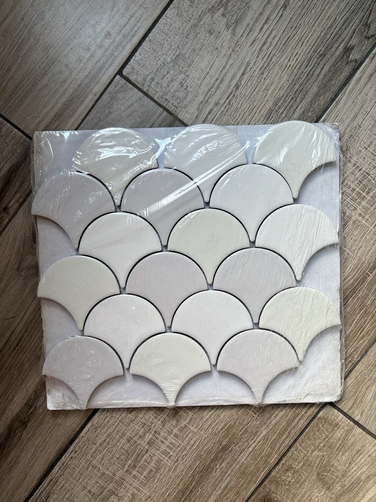 Elida White Scallop Fish Scale Mosaic Tile Sheet Ceramic 11”x10.5” #915523