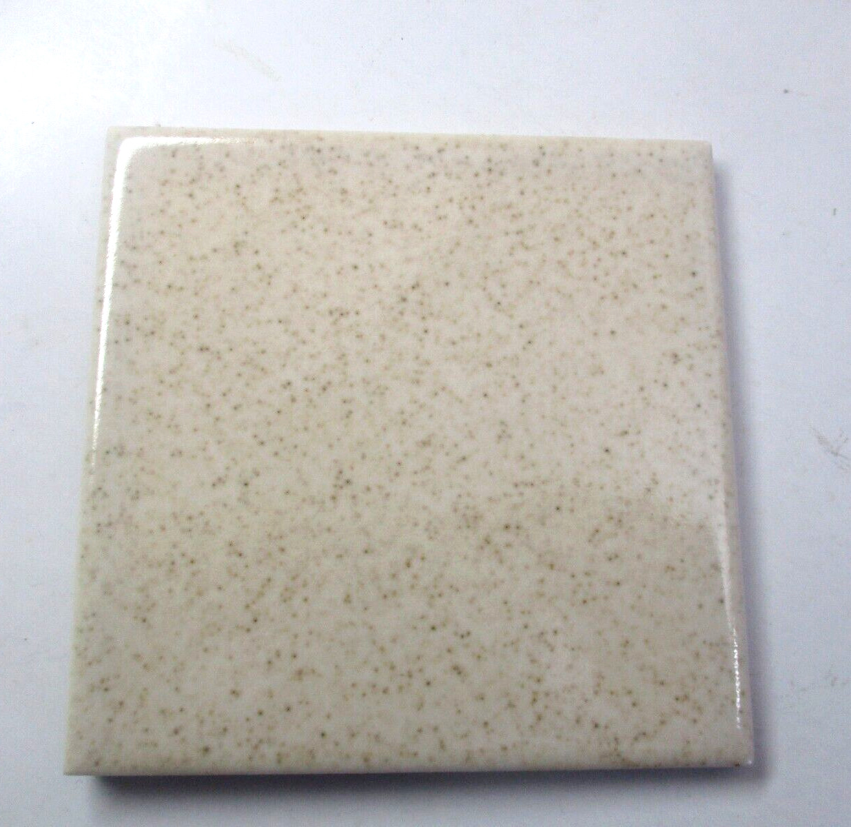 1 Wall Tile Atco USA 4-3/8″ Gloss Brown Speckles on Beige Ceramic 1950 Retro Vtg