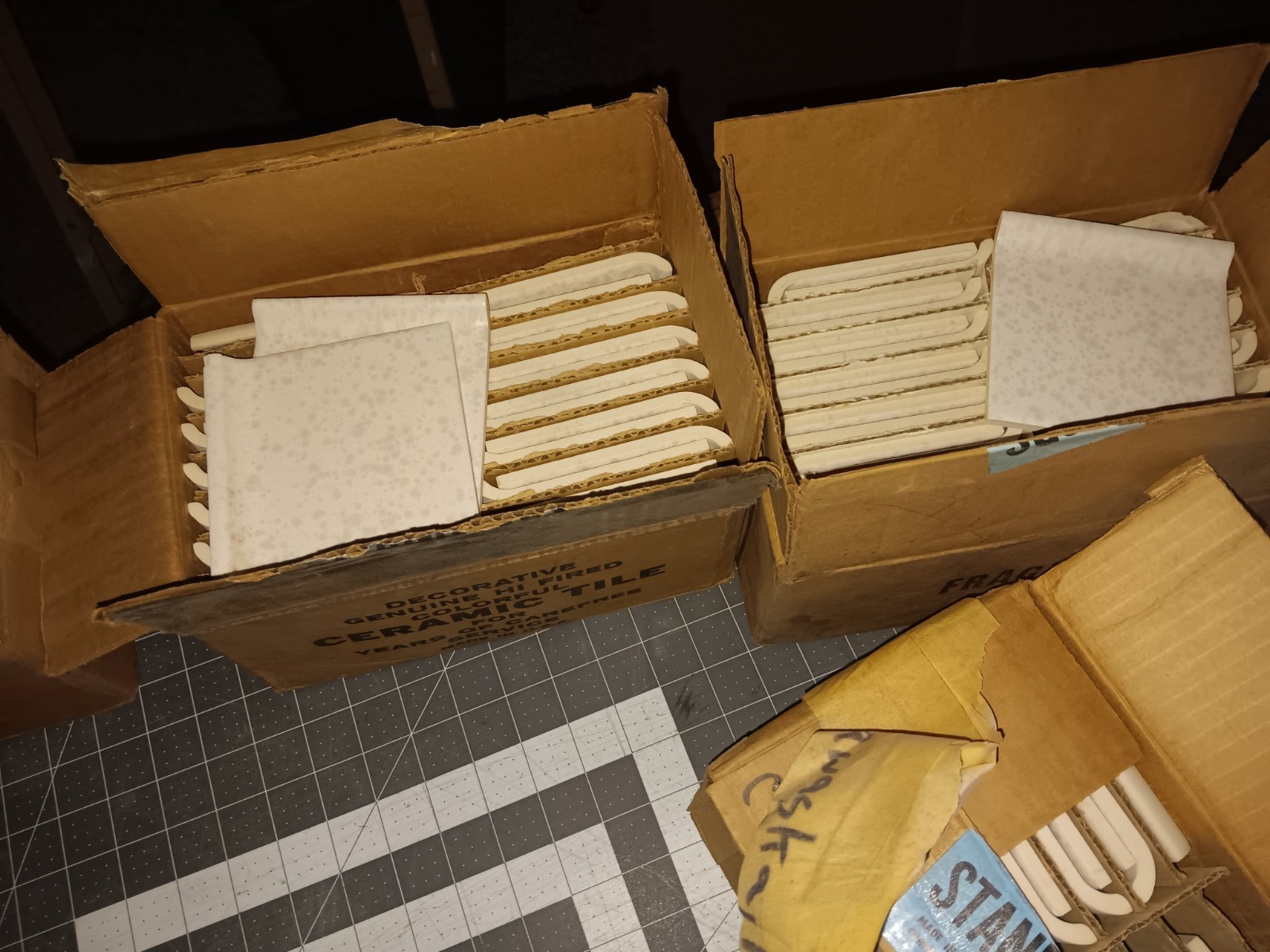 SANDSTONE Antique Tile Cove Base Wall Floor 30 pieces total NEW BOX Vintage