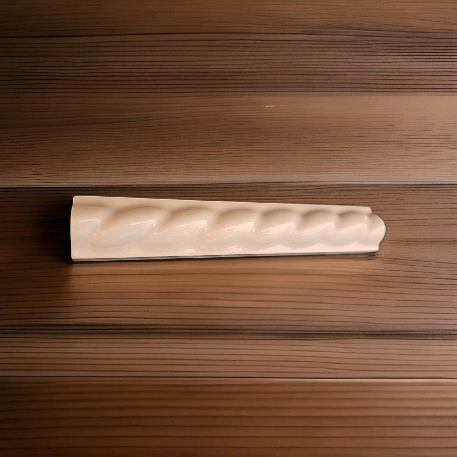 Glazed Ceramic Wall Tile – 1″ x 6″ x 20mm White Listello Rope Liner