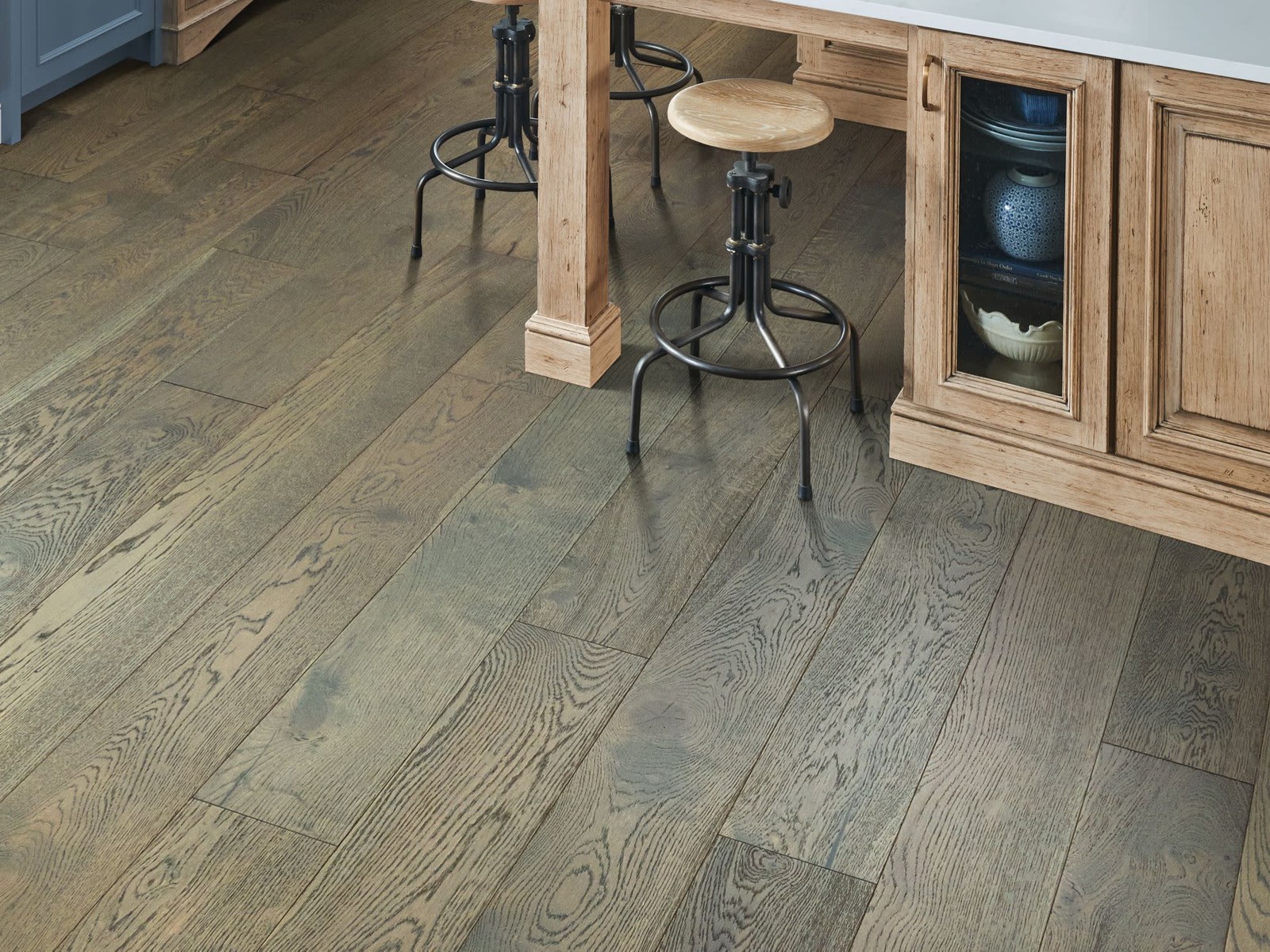 Shaw SW689 Couture Oak 7-1/2″W Wire Brushed Engineered Hardwood