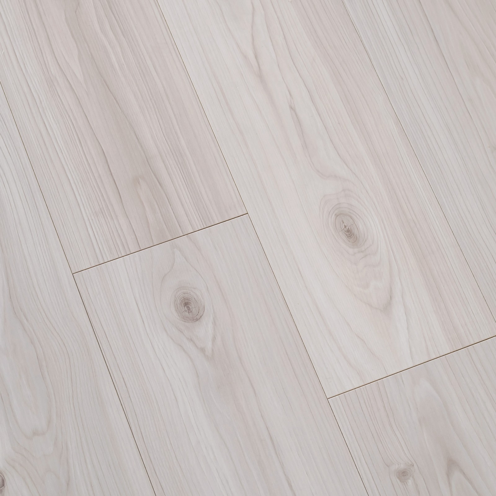 Pergo LPE05-LF033 Xtra 7-1/2″W Embossed Laminate Flooring – Sold – Nordic Cedar