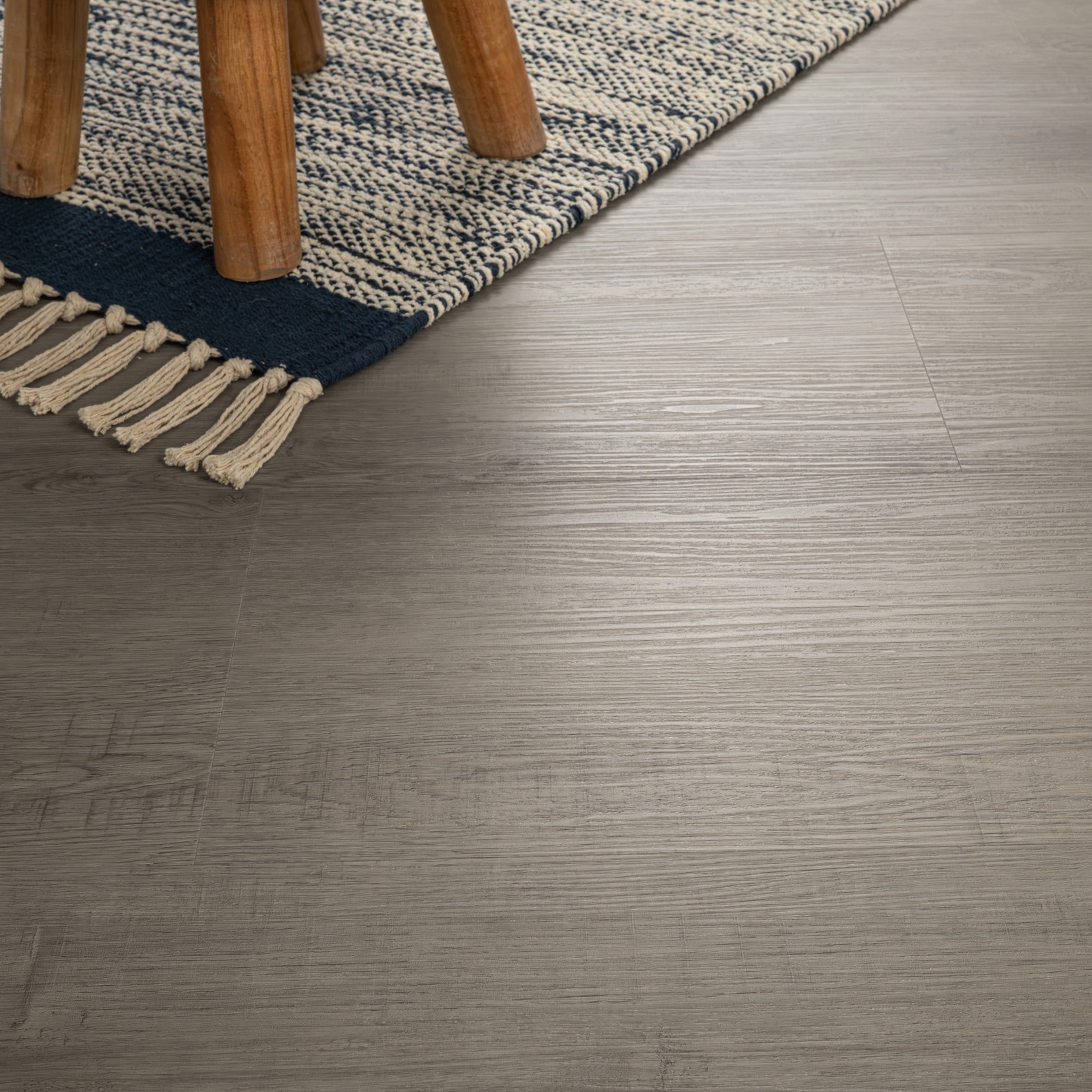 Ackland AKVRC9X48-5020-CA Grovehaven 9″ x 48″ Embossed Vinyl – Lagoon Larch