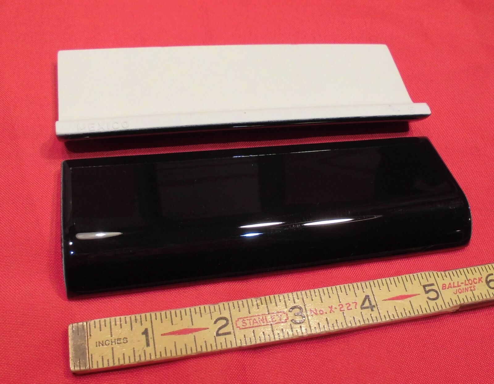 1 pc. Glossy Black 2″ X 6″ X 5/8″ Ceramic Radius Bullnose Tiles, Mud-Caps, New