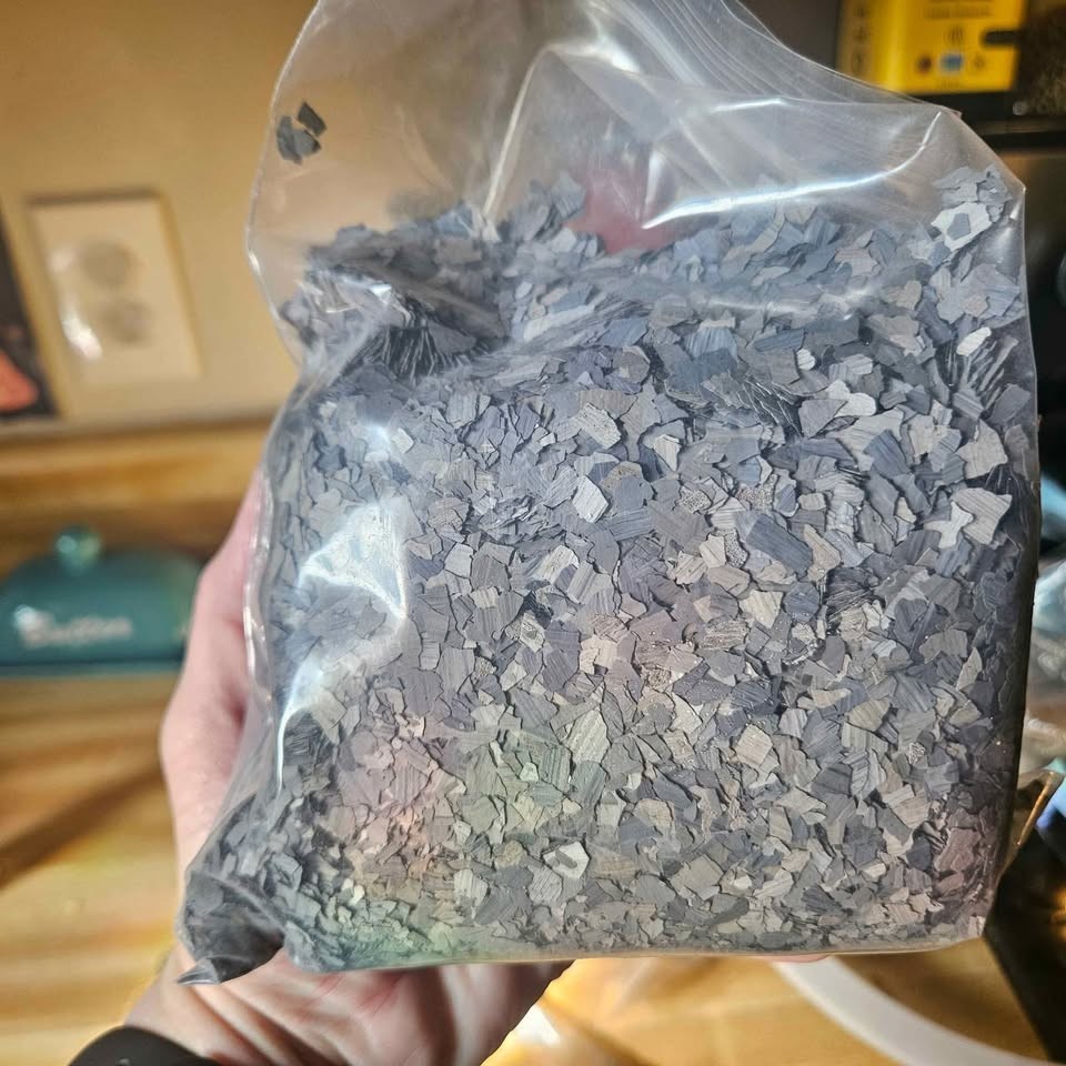 Natural Stone Look 1/4″ Flakes for Epoxy Resin Flooring 1LB (Gray, Tan)