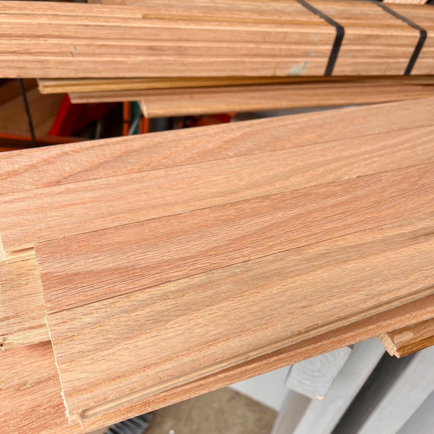 3/8″ x 2″ x 1-4′ Unfinished Red Oak Solid Flooring T&G Craftsman-style 3 SQFT