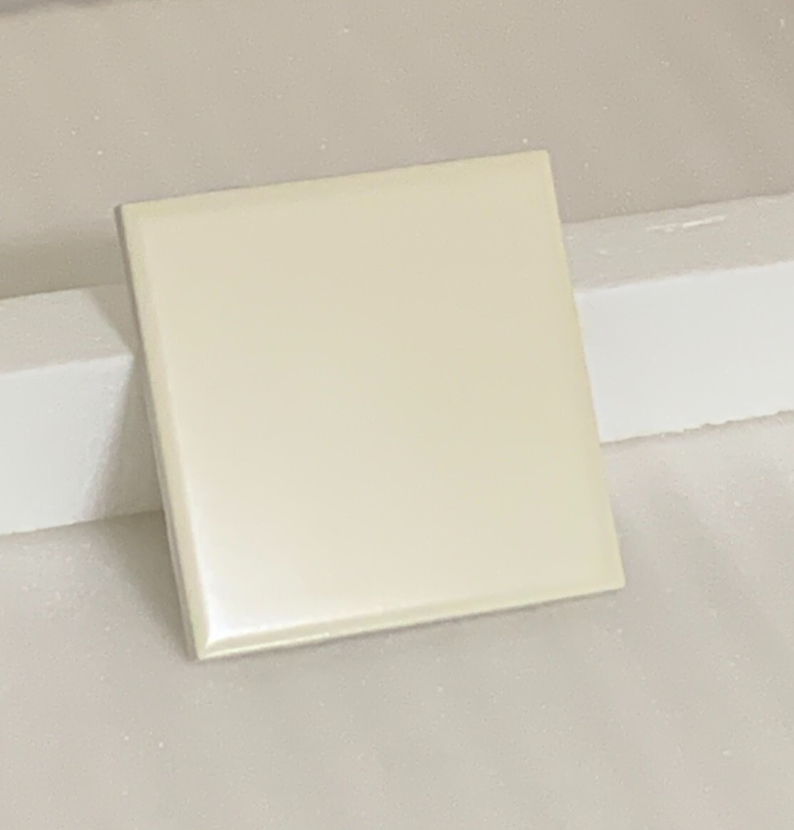 New Ceramic Daltile 4 1/4″ x 4 1/4″ Crisp Linen #0739 Matte
