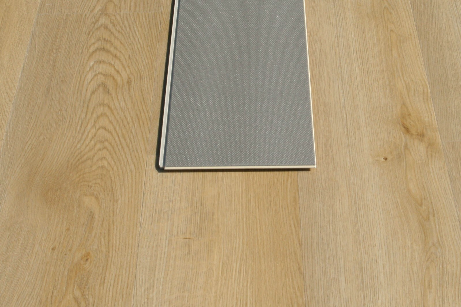 8mm Essex Luxury Vinyl WPC Plank With IXPE Rubber Pad Sample