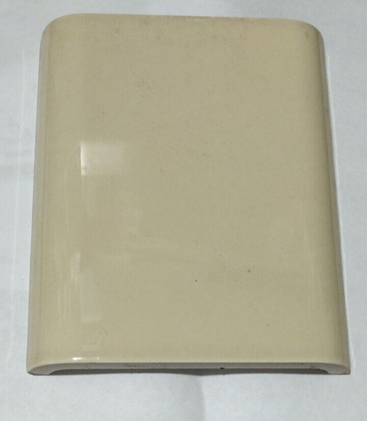 1 Wheeling Double Corner Ceramic Saddle Tile Cap U Shape Pale Yellow 6-1/8″ Vtg