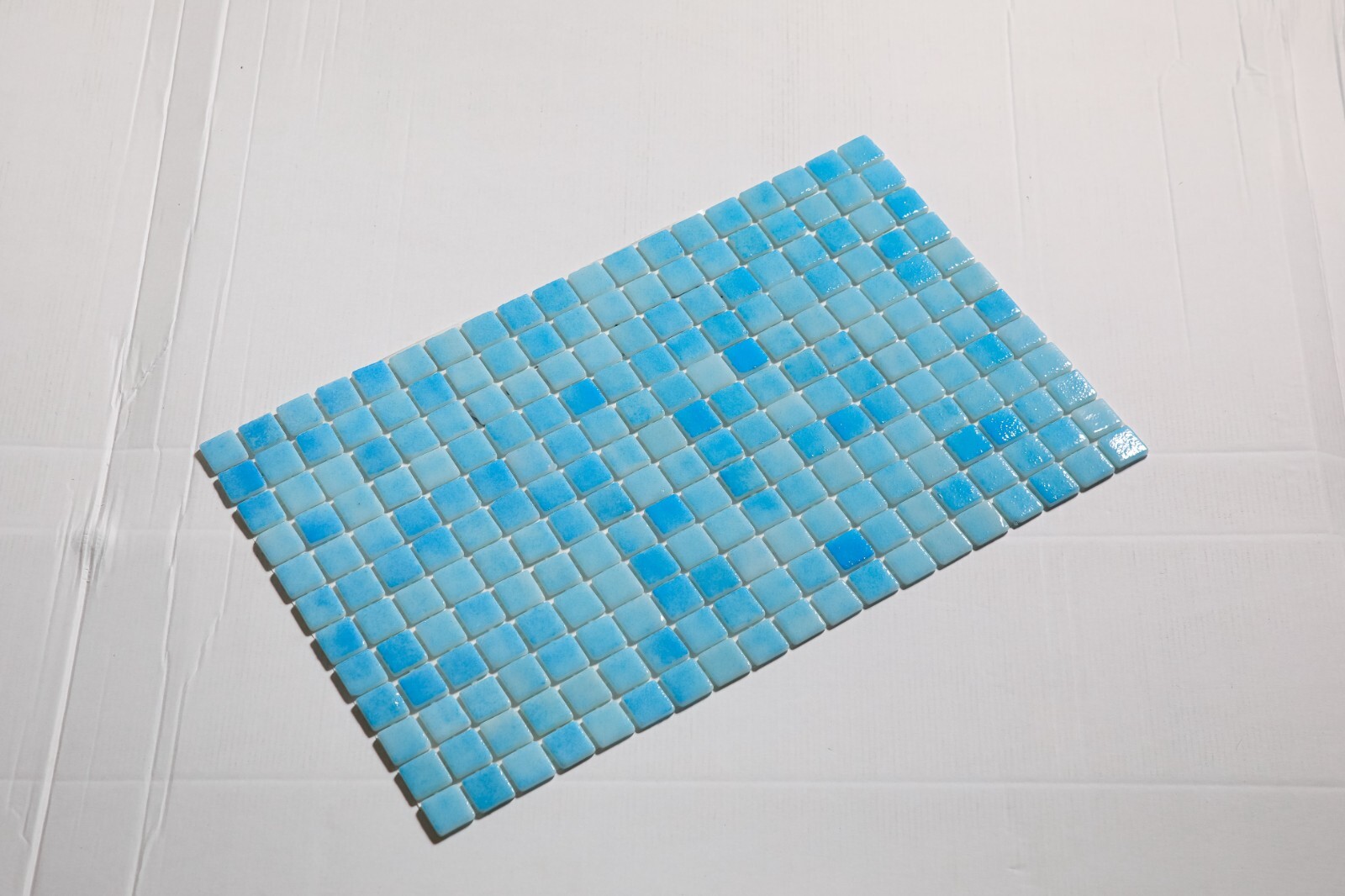 Pressed Glass Mosaic on Pool Net 32.5×51.5 – Caribbean Pool Glossy