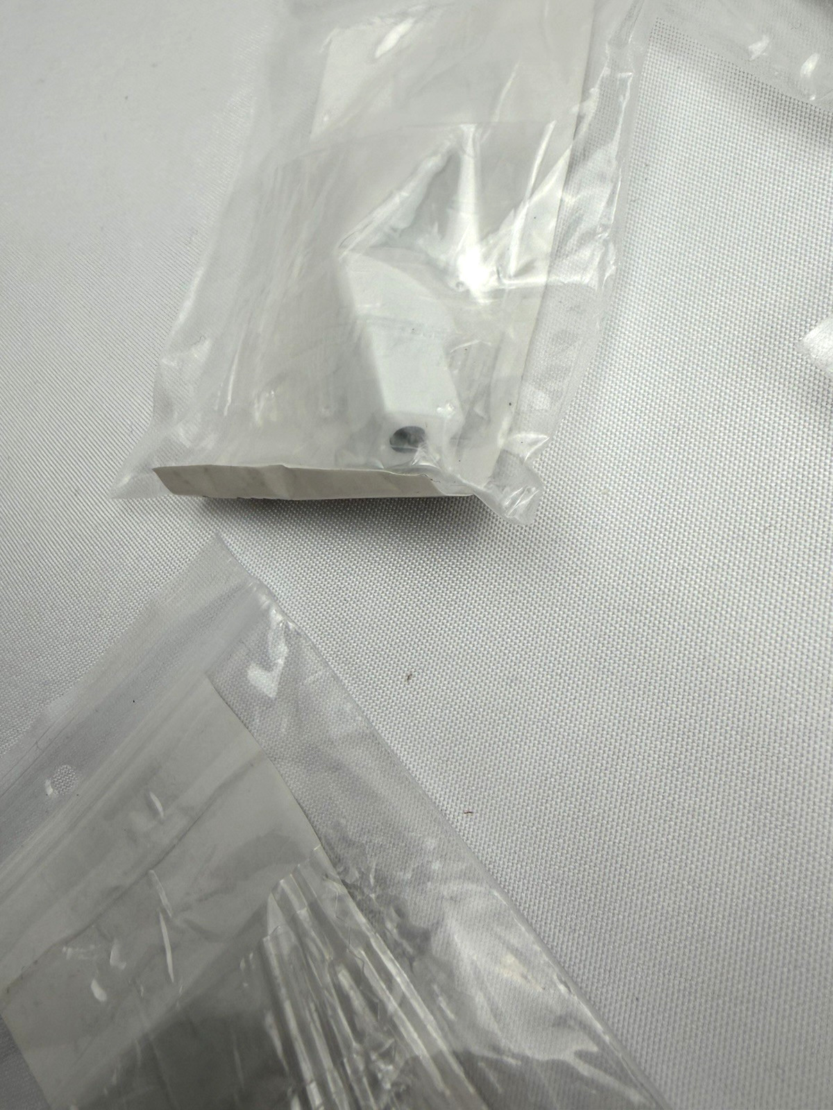 10pk Laticrete Round Edge 3/8″ Outside Corner Alum Bright White R03-A100BWH-04
