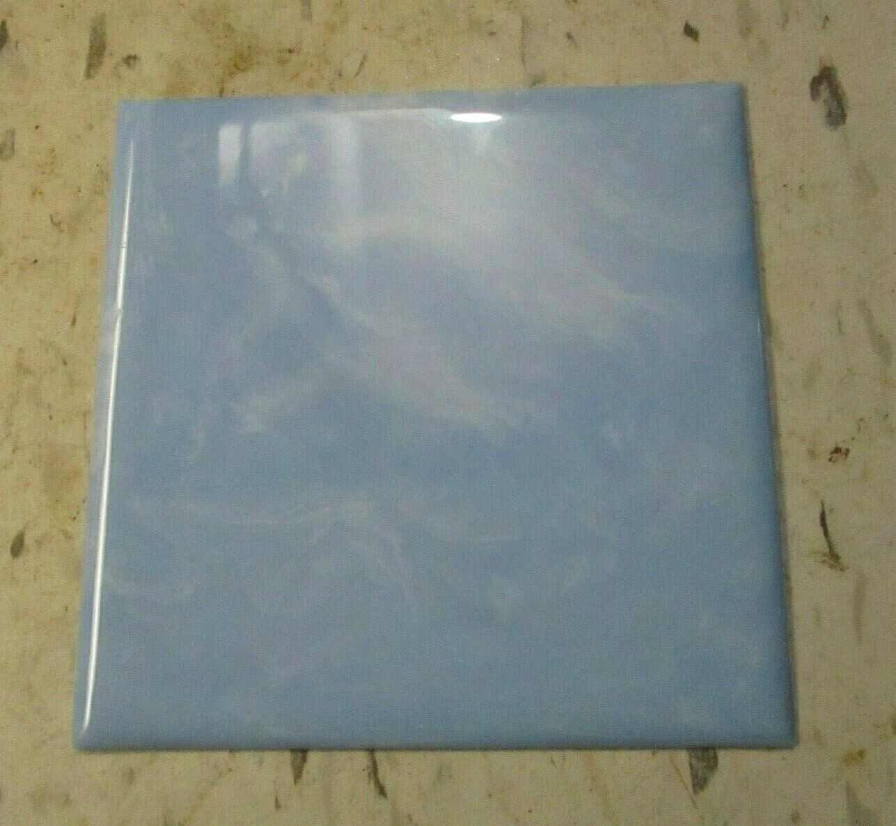1 Plastic Wall Tile Pittsburgh USA Pale Sky Blue Marbled 4-1/4″ Polystyrene Vtg
