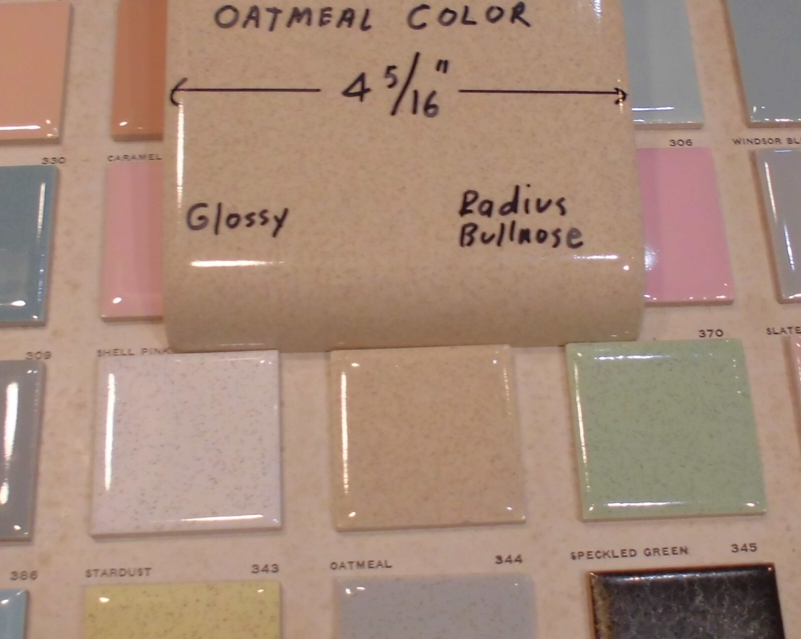 1 pc. Radius Long Bullnose: Oatmeal Glossy Ceramic Tile by Robertson 4-5/16″