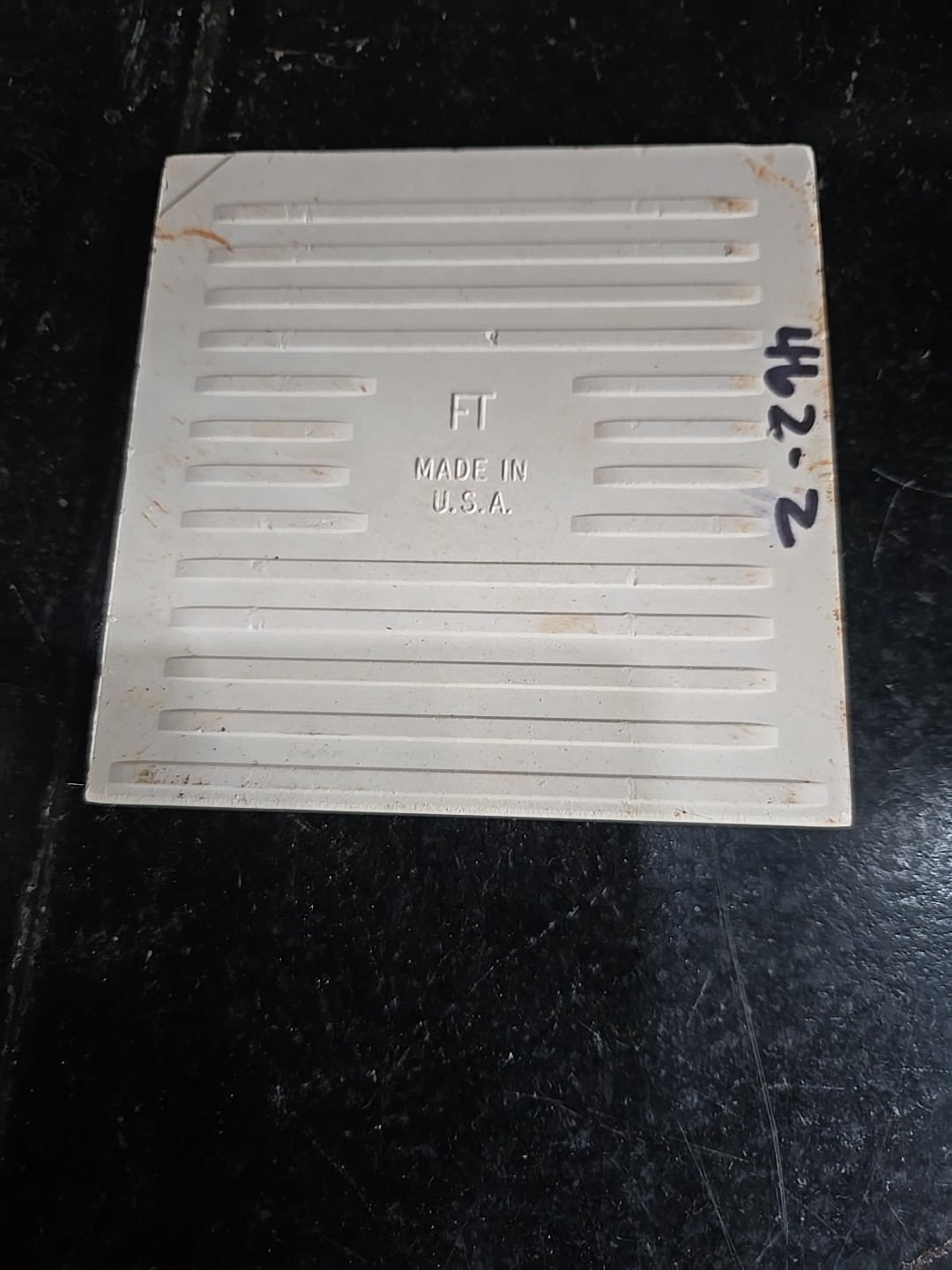 Vintage Florida Tile 4 3/8″ Bullnose NOS Buckwheat W/gold/silver Specks