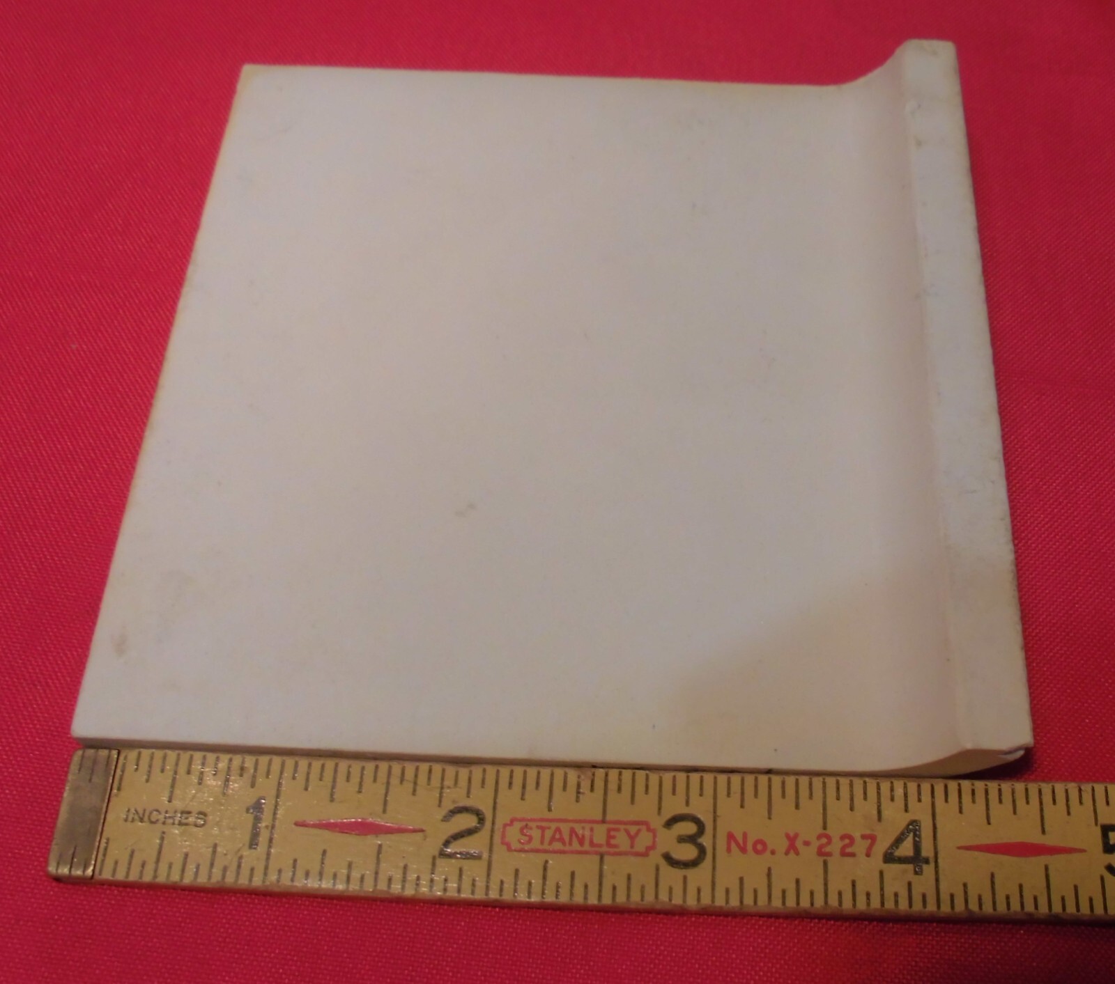 1 pc. Radius Bullnose; Misty Lilac: Glossy Ceramic Tile by Robertson 4-5/16″
